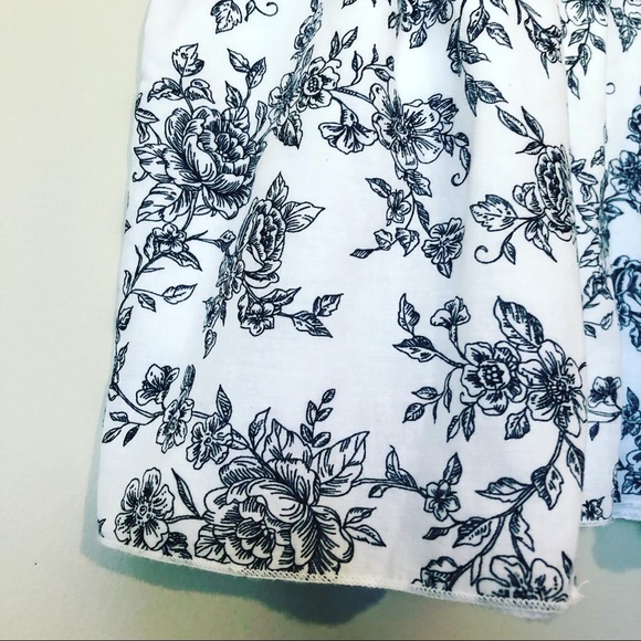 NWOT Gorgeous Mini Skirt - Picture 2 of 4